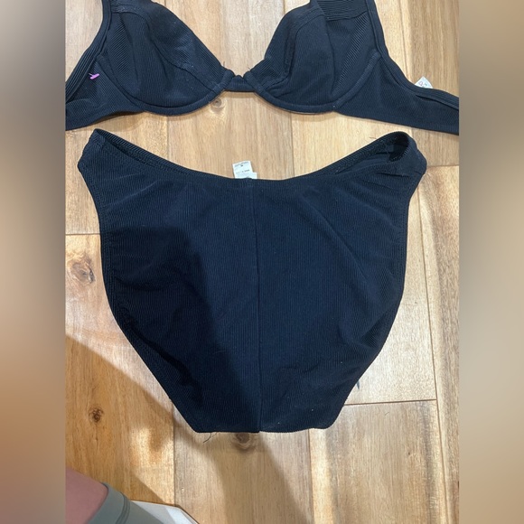 Black bathing suit - Picture 2 of 5